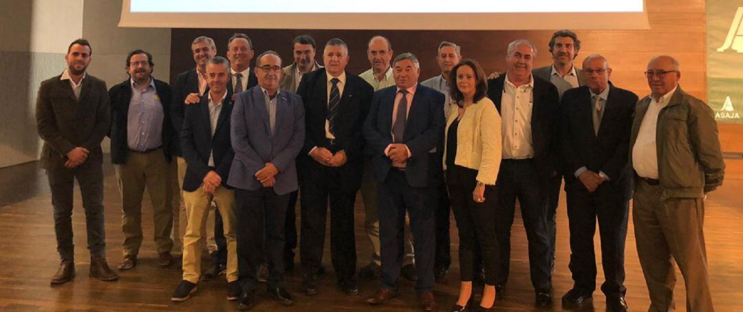 Foto de familia con el nuevo presidente de ASAJA Albacete, Jorge Navarro