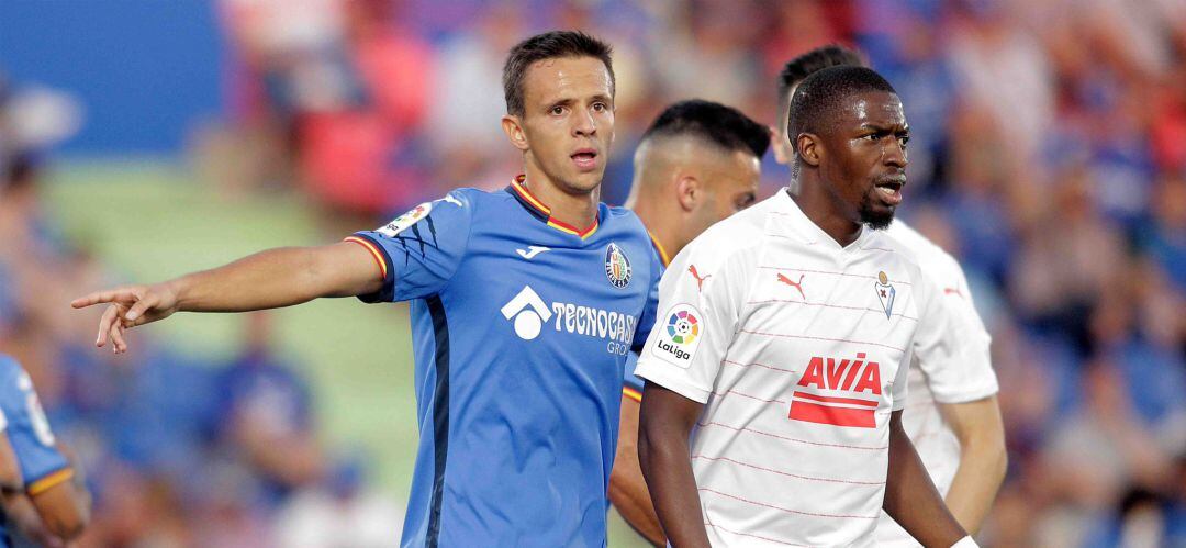 Maksimovic (20) durante el encuentro ante la S.D. Eibar en el Coliseum.