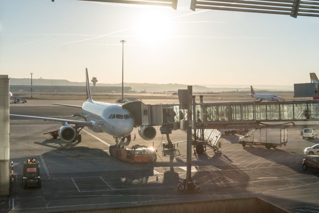 Un avión, en el aeropuerto de Barajas. 