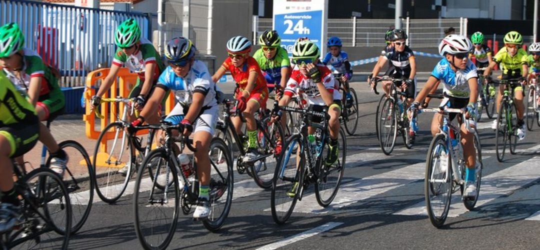 El trofeo organizado por el club ciclista Nieves cumple 50 años de historia