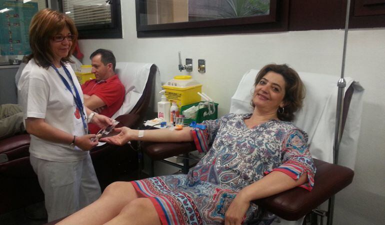 Donar sangre de cara al verano se puede hacer en hospitales y unidades móviles de Cruz Roja. 