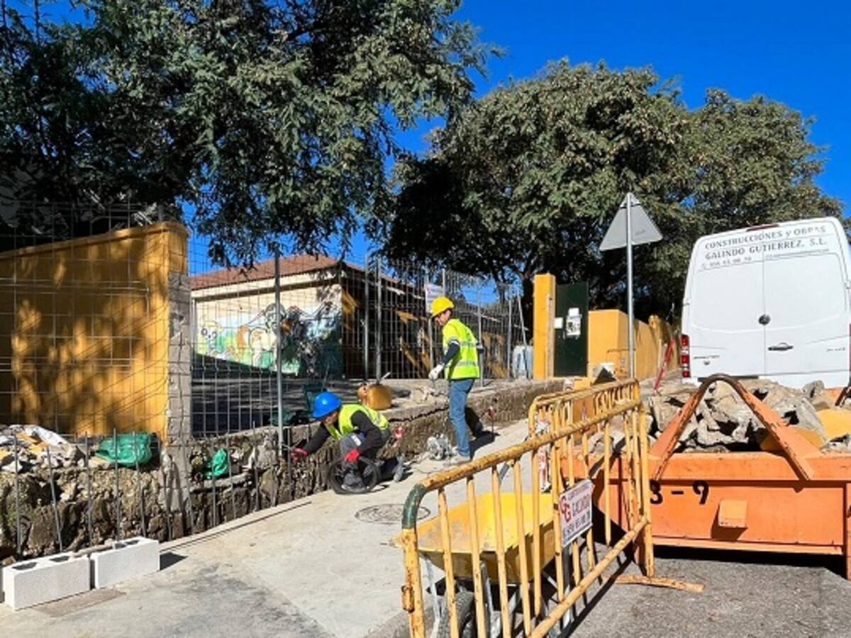 Arranca la reconstrucción del muro perimetral del CEIP Caetaria en Algeciras