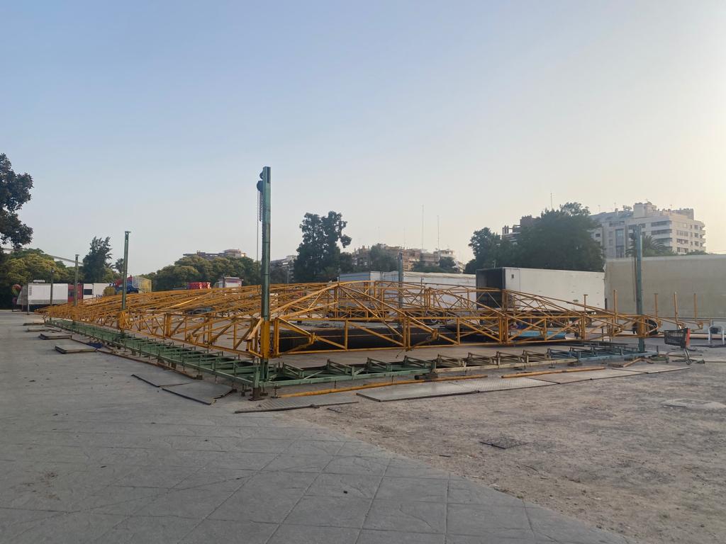 Montaje de la feria de atracciones de València