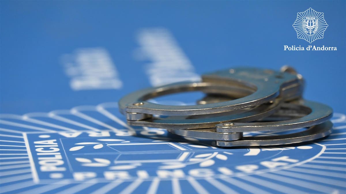 Detingut un home per agredir la seva parella