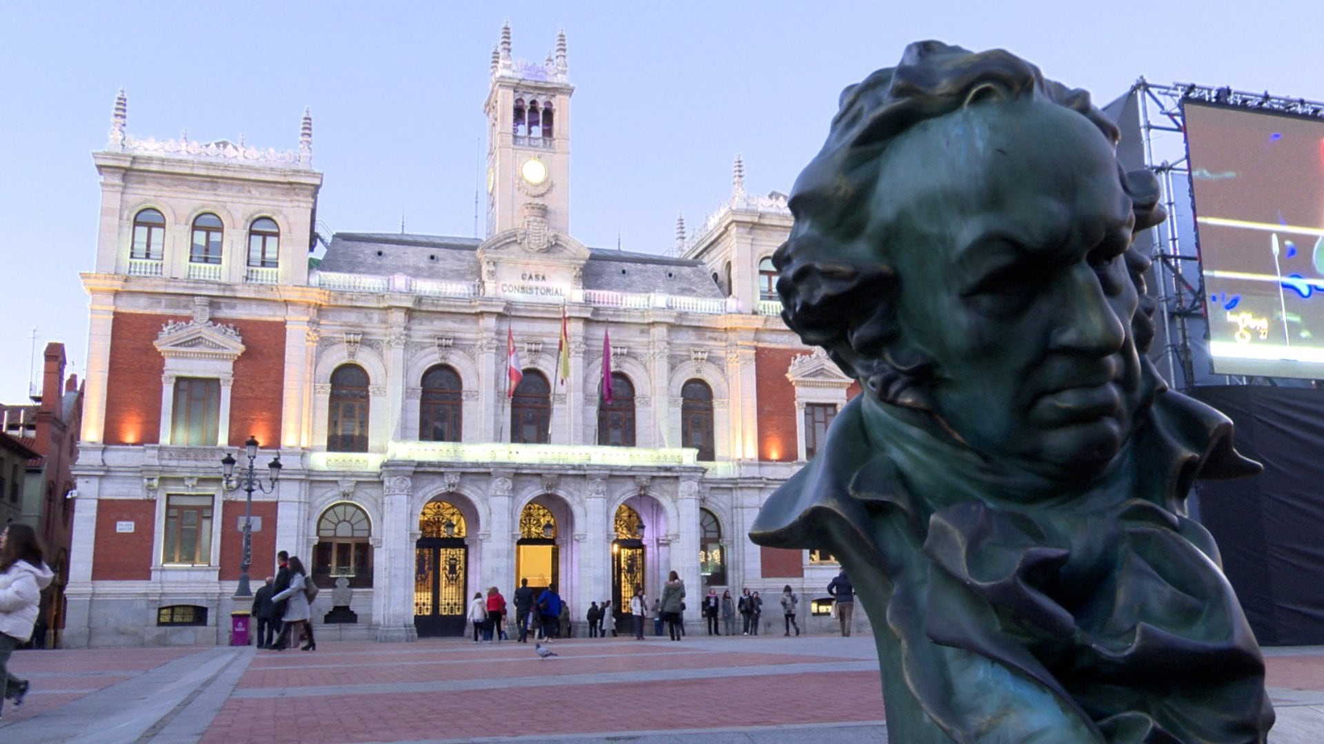 Una de las estatuas de Goya que se han instalado en la Plaza Mayor de Valladolid.