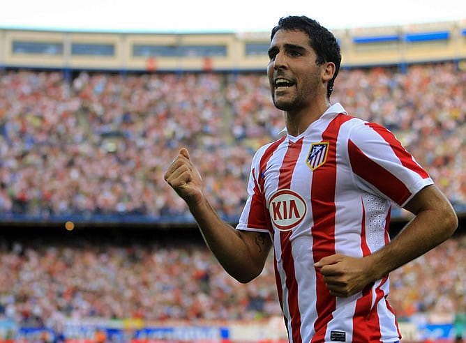 Raúl García celebra su gol ante el Barcelona