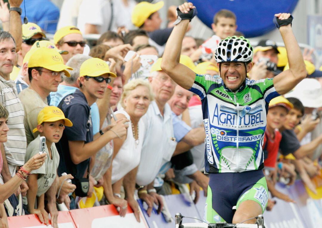Mercado celebra una victoria en el Tour de 2006