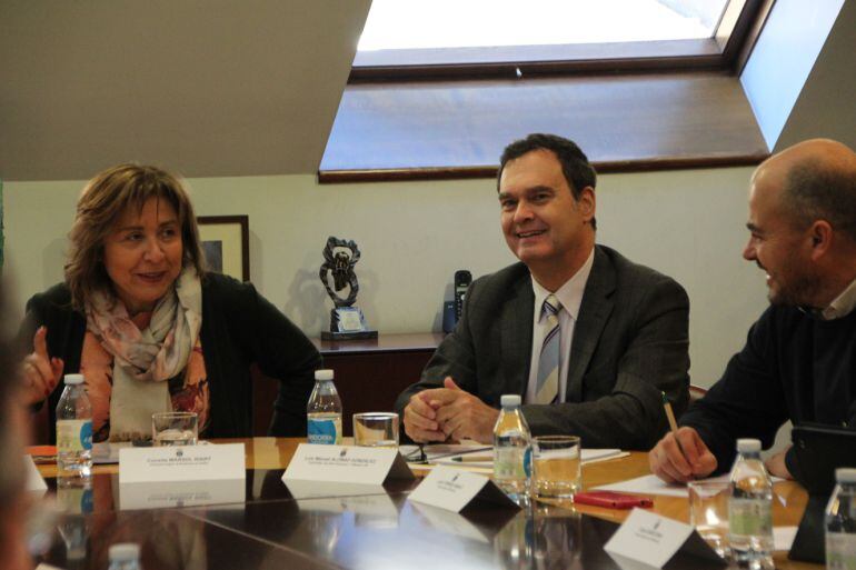 Reunió dels cònsols amb el catedràtic espanyol especialista en finançament local, Luís Manuel Alonso, aquest matí al comú de la capital.