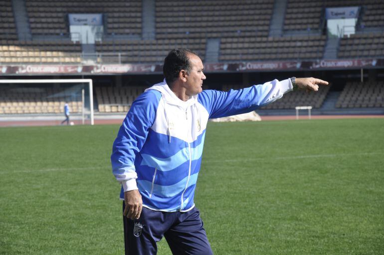 Vicente Vargas durante el partido en Chapin ante el Ciudad de Lucena