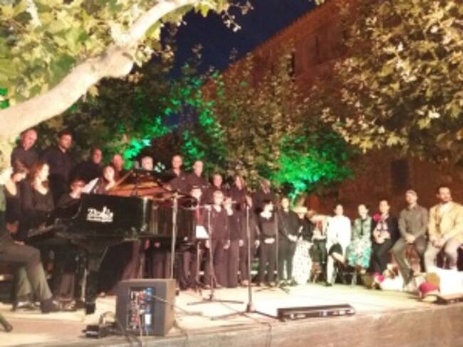 Instantes antes de comenzar la ópera