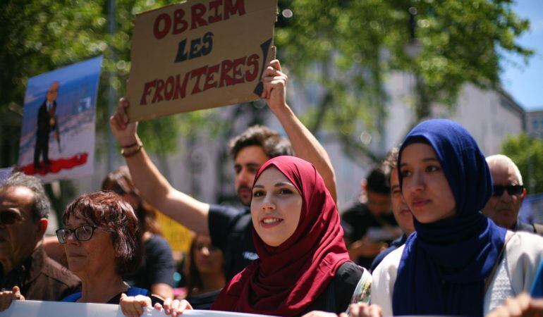 Manifestants que han reclamat l&#039;obertura de les fronteres i l&#039;acollida de refugiats