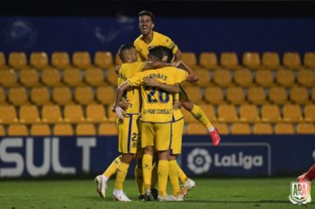 Celebración de un gol del Alcorcón frente al Girona