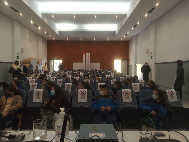 Estudiantes de la cooperativa de enseñanza El Salvador, de Barreda.