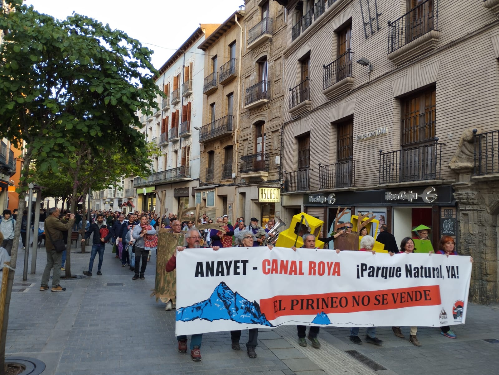 Manifestación en Huesca en Defensa de las Montañas y Canal Roya