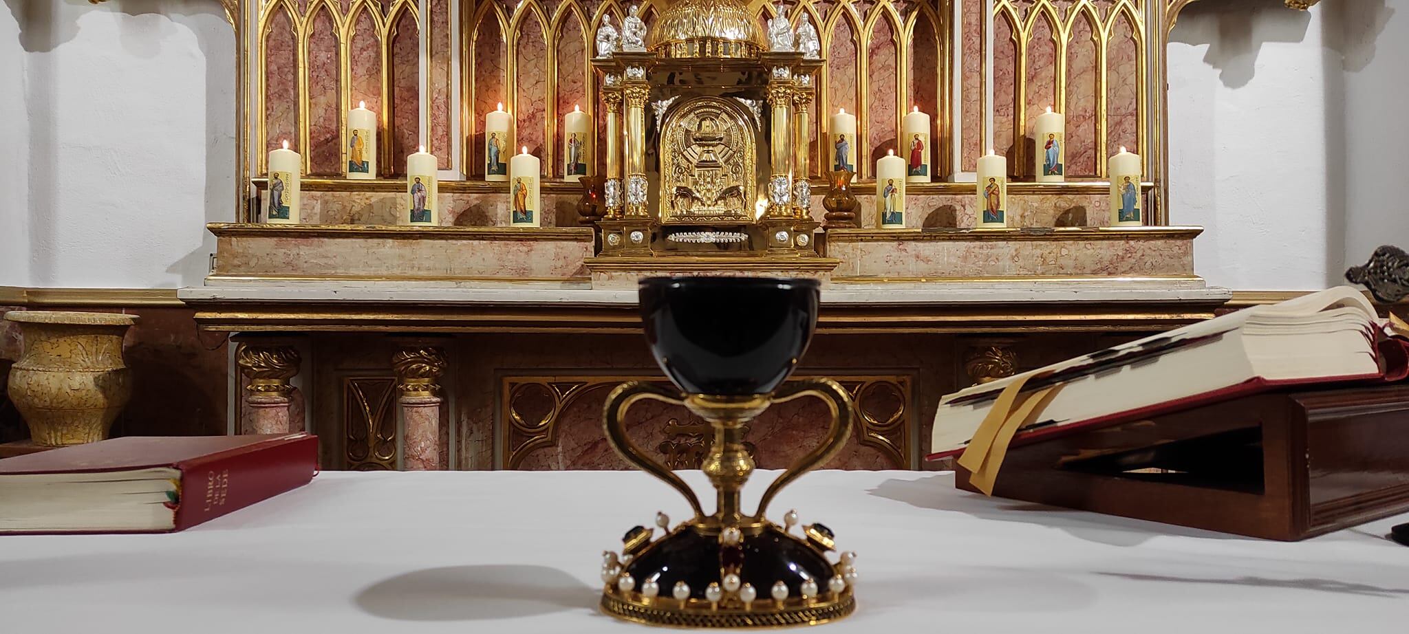 Réplica del Santo Cáliz de la Hermandad la Santa Cena Viviente