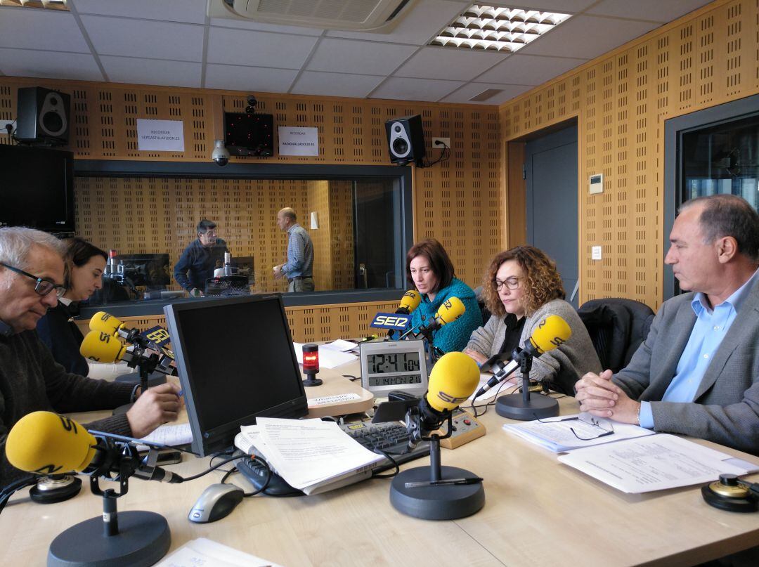 Debate en la Junta de Portavoces con José Antonio Martínez Bermejo, Pilar Vicente, María Sánchez, Charo Chávez y Antonio Gato
