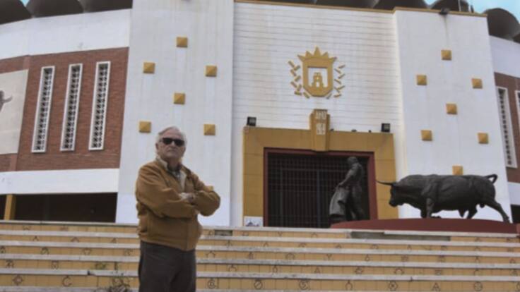 eEntrevista con Crescencio Torés que presenta su libro los cincuenta años de la Plaza de Toros Las Palomas de algeciras
