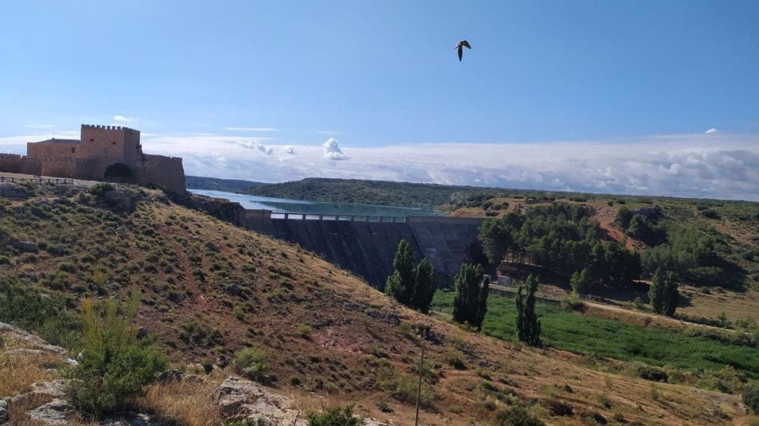 Castillo y embalse de Peñarroya