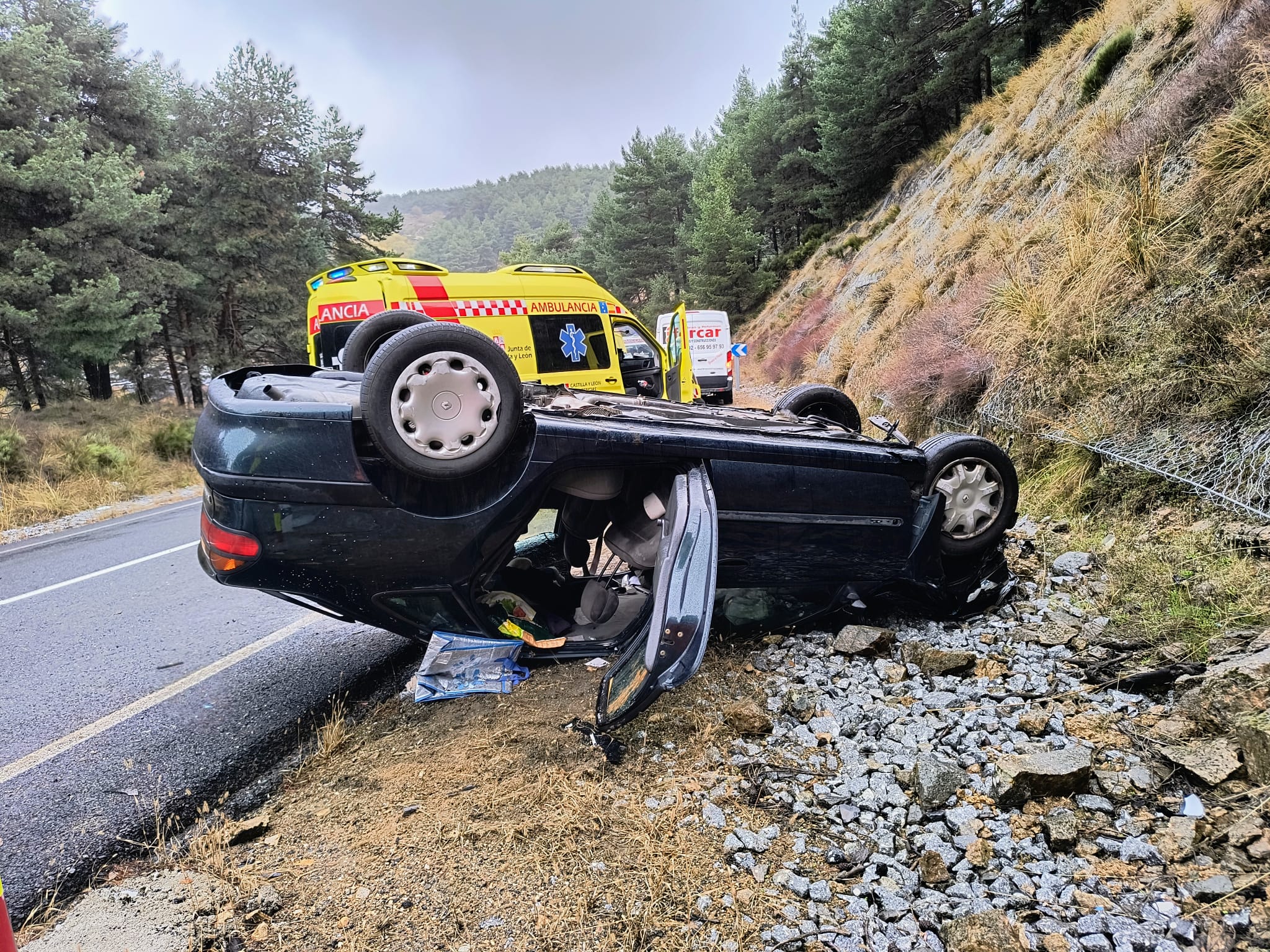 Vehículo volcado en el accidente registrado en la CL-505-/Ser Ávila
