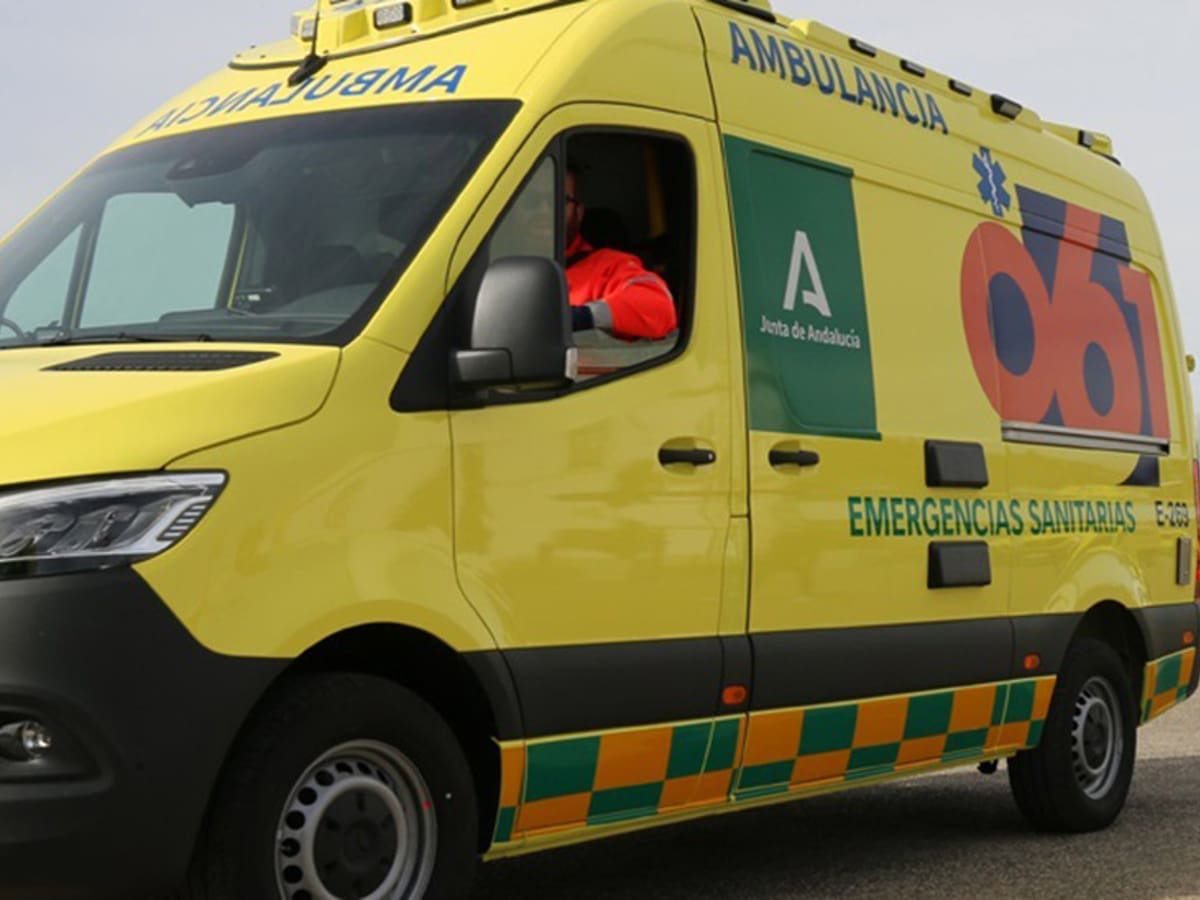 Muere un hombre de 33 años tras impactar su vehículo en una rotonda de Estepona