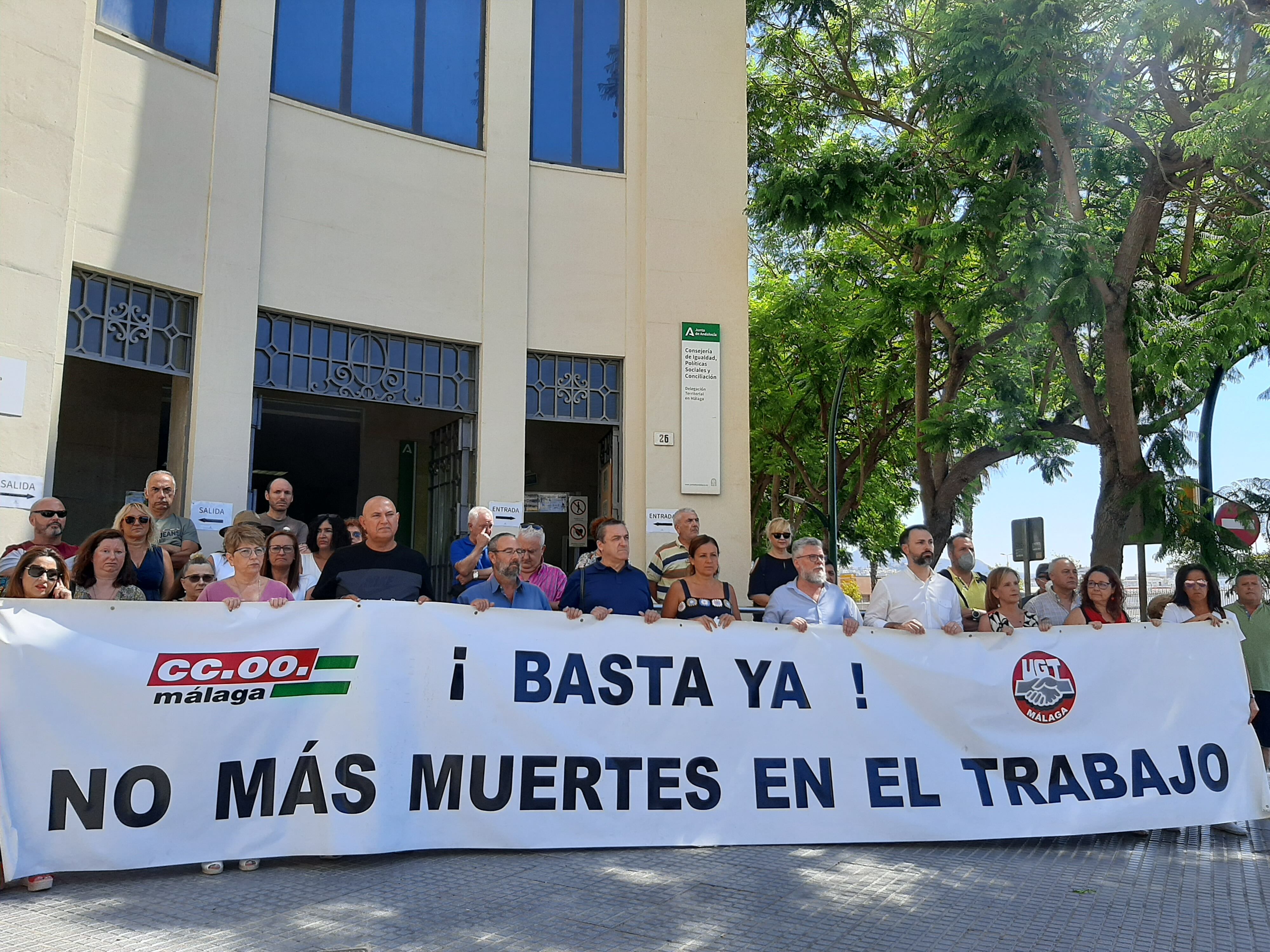 Concentración de apoyo a la familia del obrero fallecido este pasado viernes en Marbella