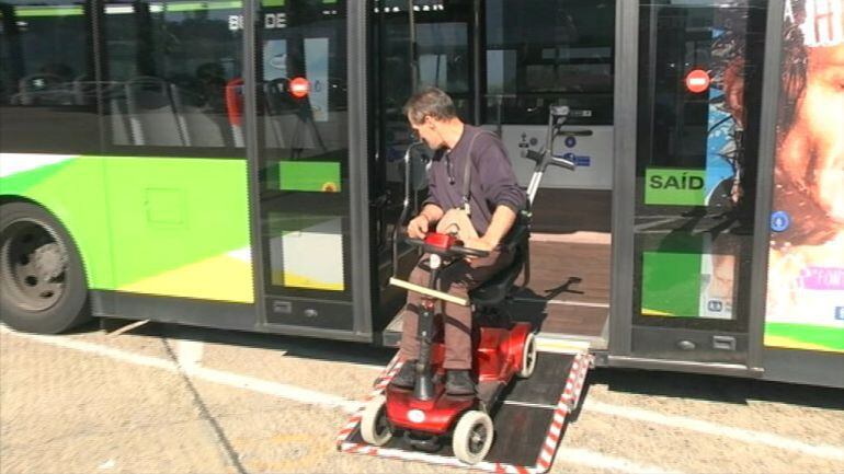 Imagen de una scooter para minusválidos