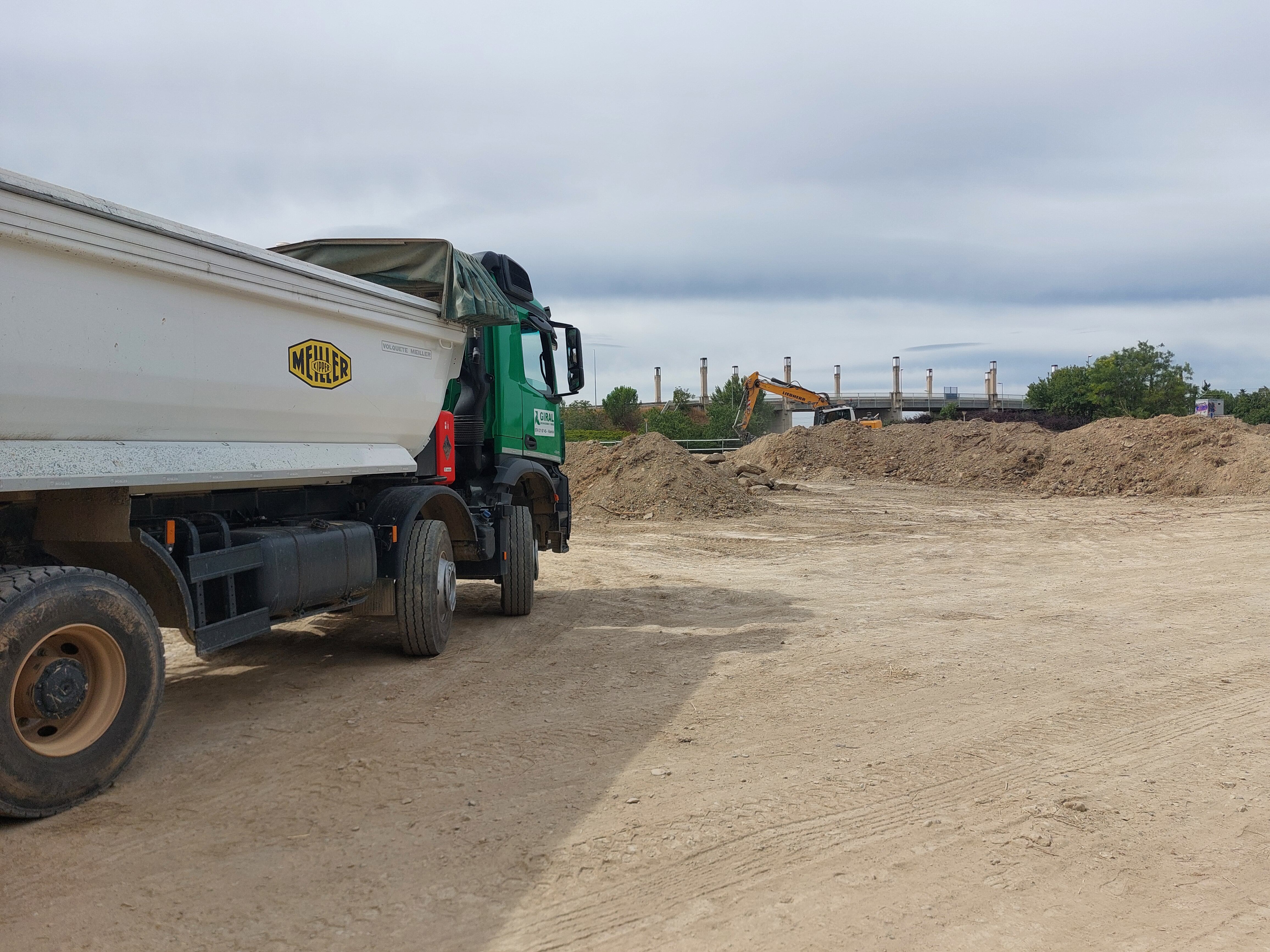 Obras del nuevo aparcamiento que se ubica junto al Palacio de Justicia de Huesca