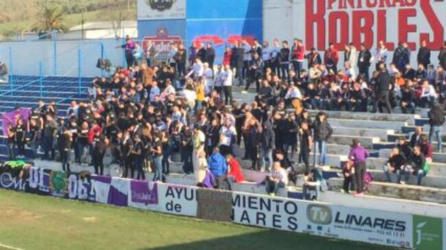 Aficionados del Real Jaén en Linarejos.