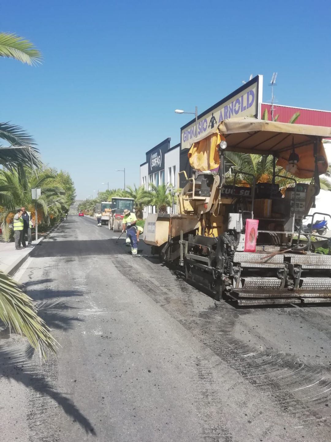 Construcción de un paso de peatones sobreelevado en Lopera.