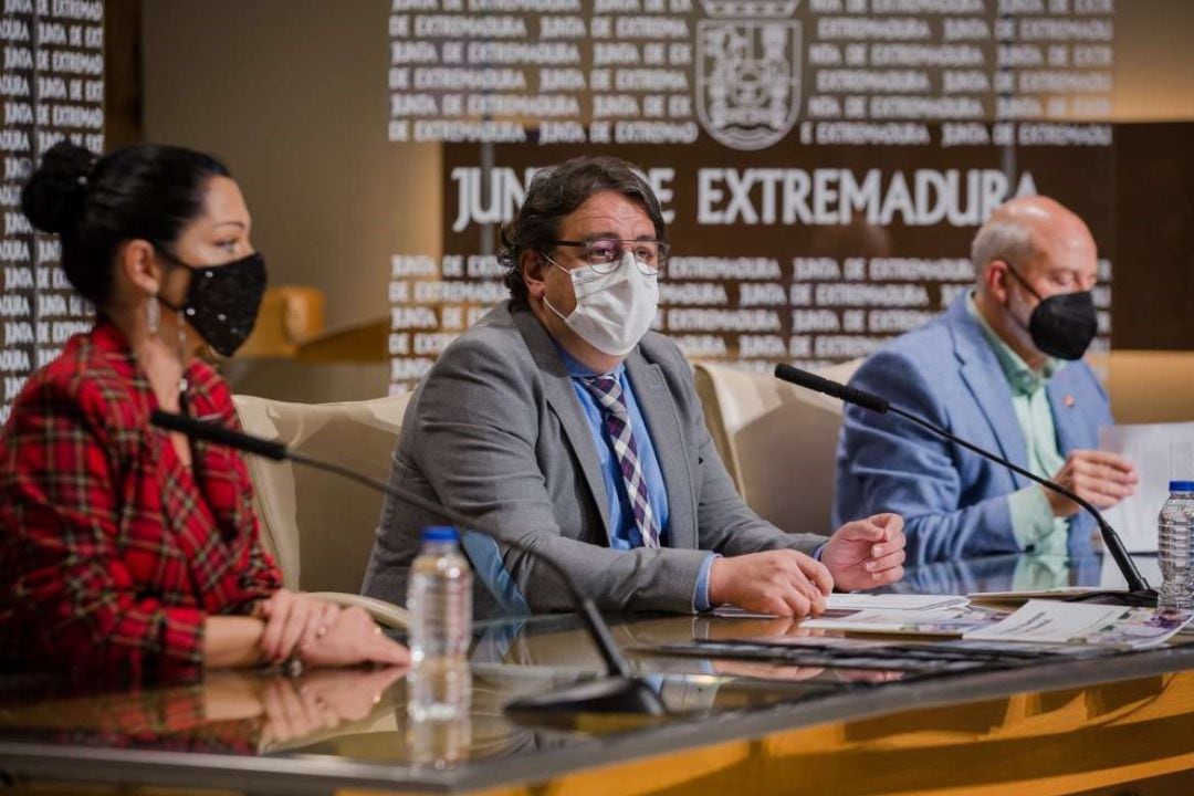 El vicepresidente segundo de la Junta y consejero de Sanidad, José María Vergeles