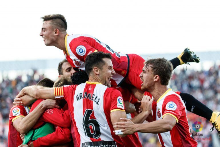 Els jugadors del Girona celebren un dels gols de la victòria contra el Real Madrid en el partit de major afluència a Montilivi en el que portem de temporada; 13.383 espectadors.