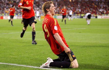 Fernando Torres celebra el gol ante Alemania