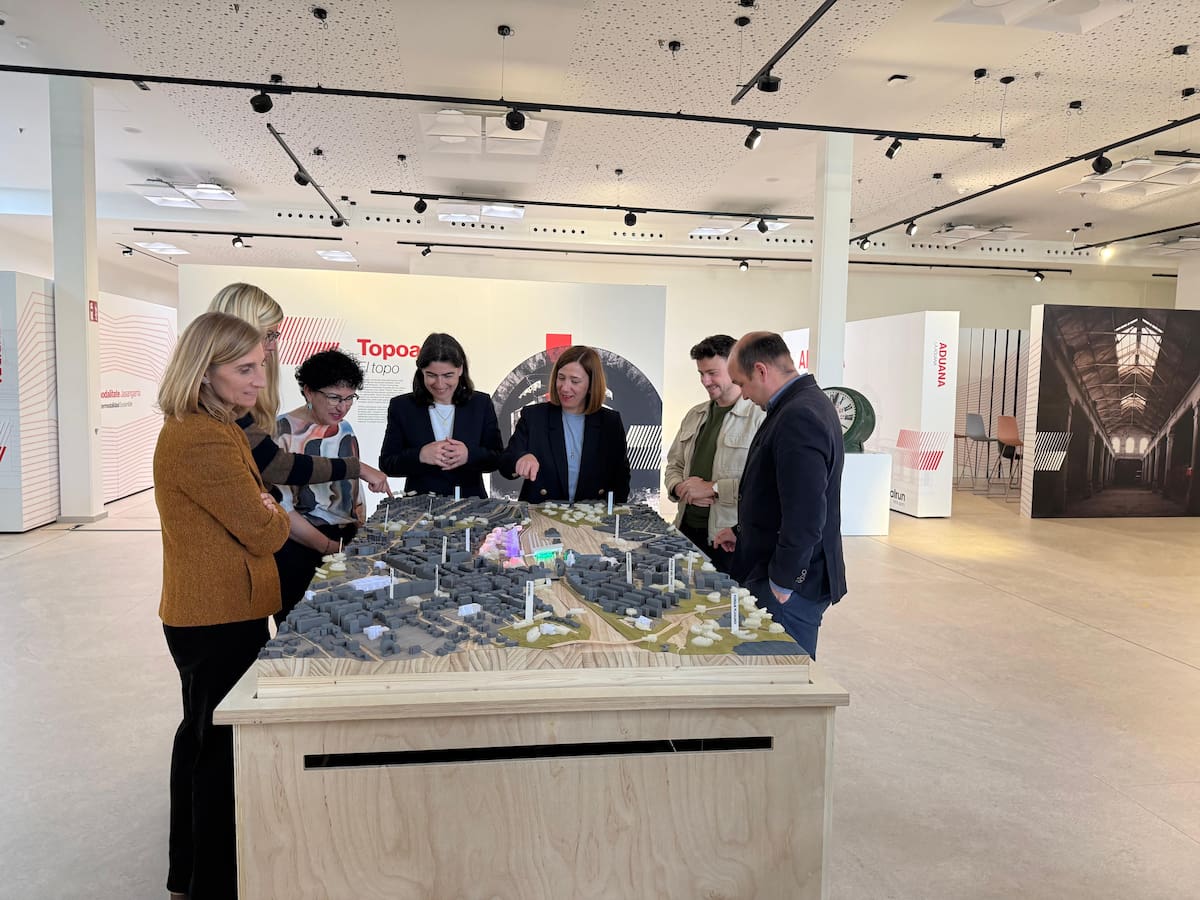 Hoy por Hoy Irun desde la nueva exposición en el CBA la con las novedades del proyecto Vía Irun