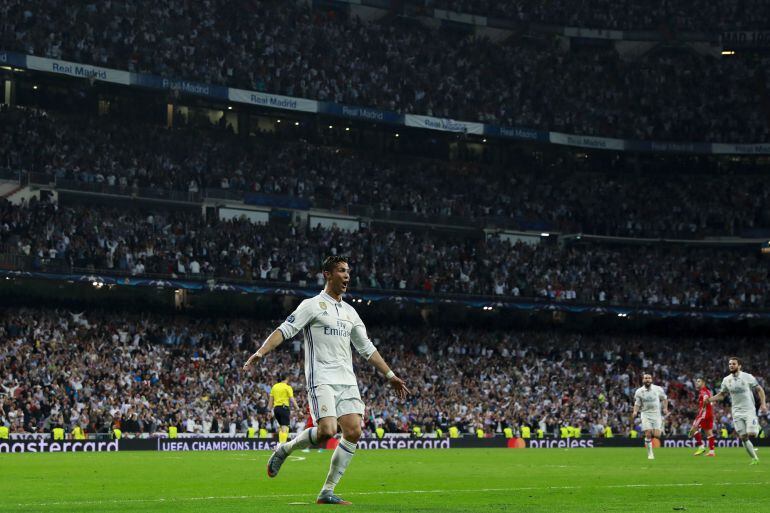 Cristiano celebra uno de sus goles ante el Bayern