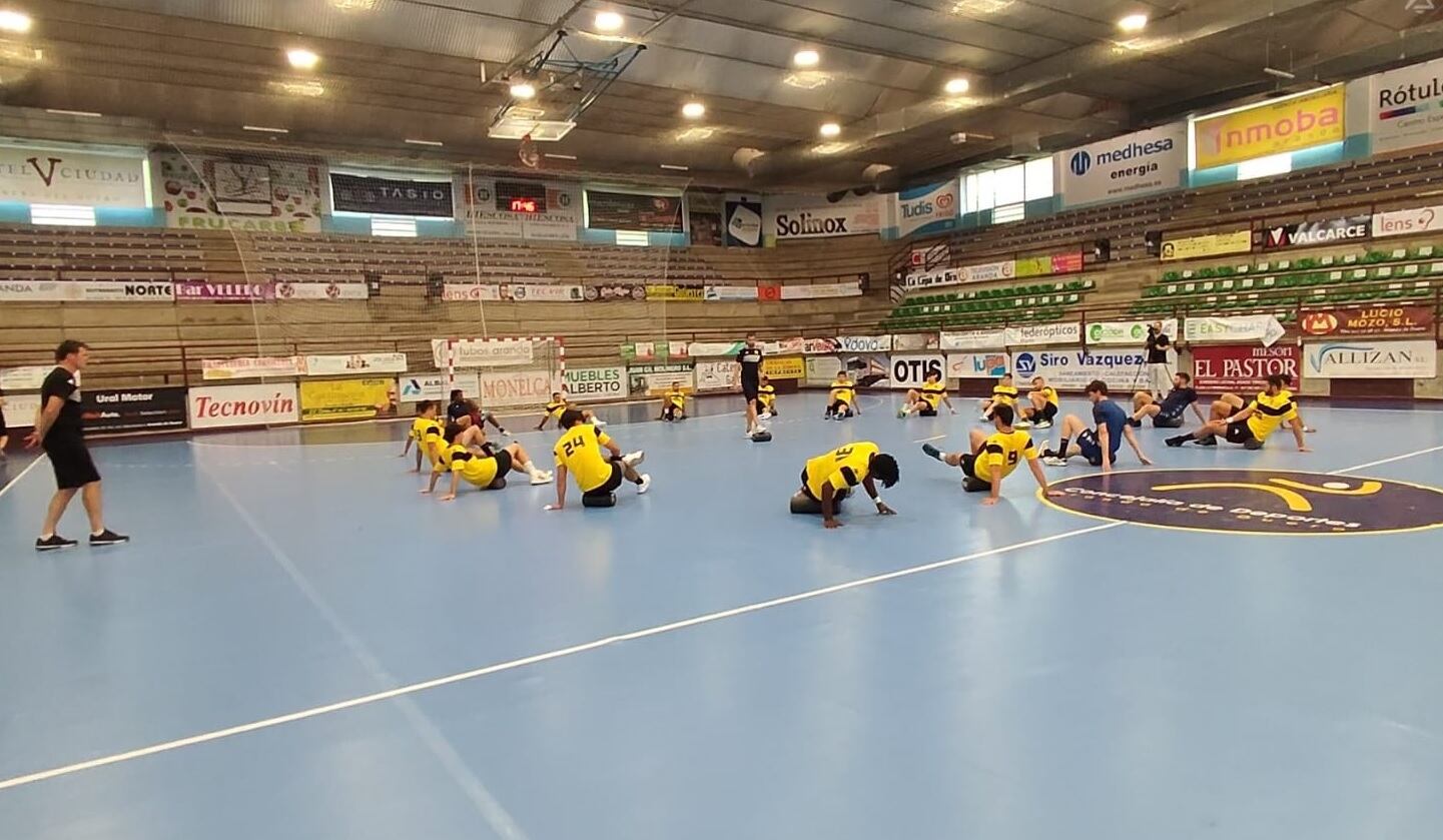 Una de las primeras sesiones de preparación físicas de la pretemporada del Tubos Aranda