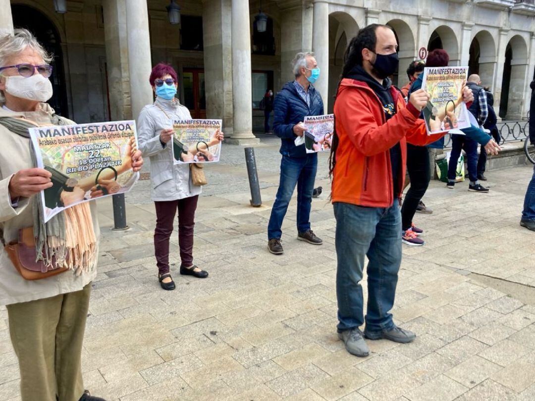 La nueva plataforma, Osasun Publikoa Aurrera, se da a conocer en rueda de prensa este lunes en la Plaza de España 