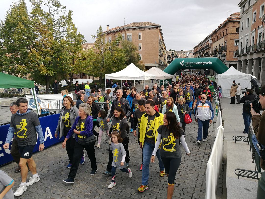 La VII marcha solidaria partía desde la iglesia de San Millán para recorrer los valles del Clamores y el Eresma