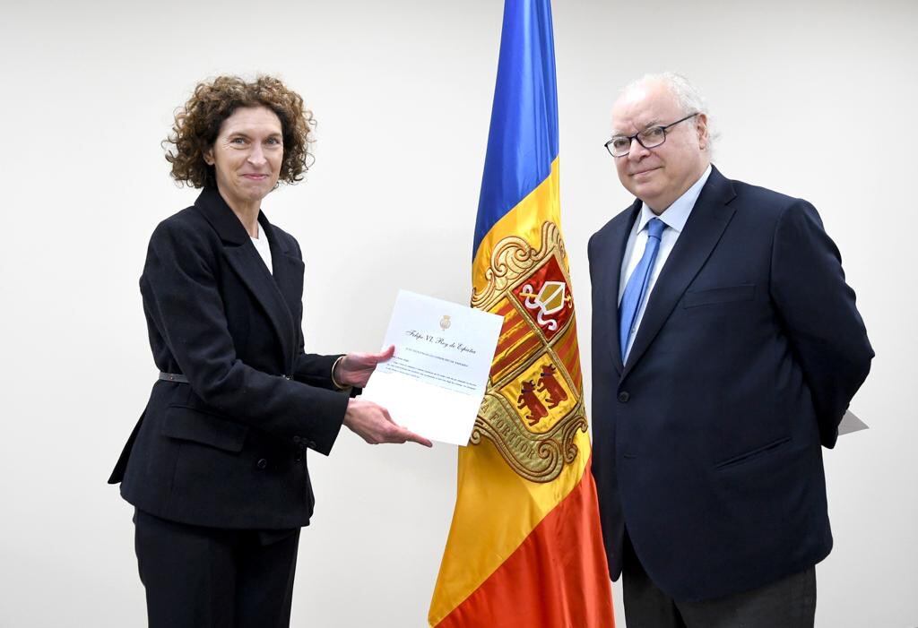 La ministra d'Afers Exteriros, Maria Ubach, amb l'ambaixador espanyol, Carlos Pérez-Desoy