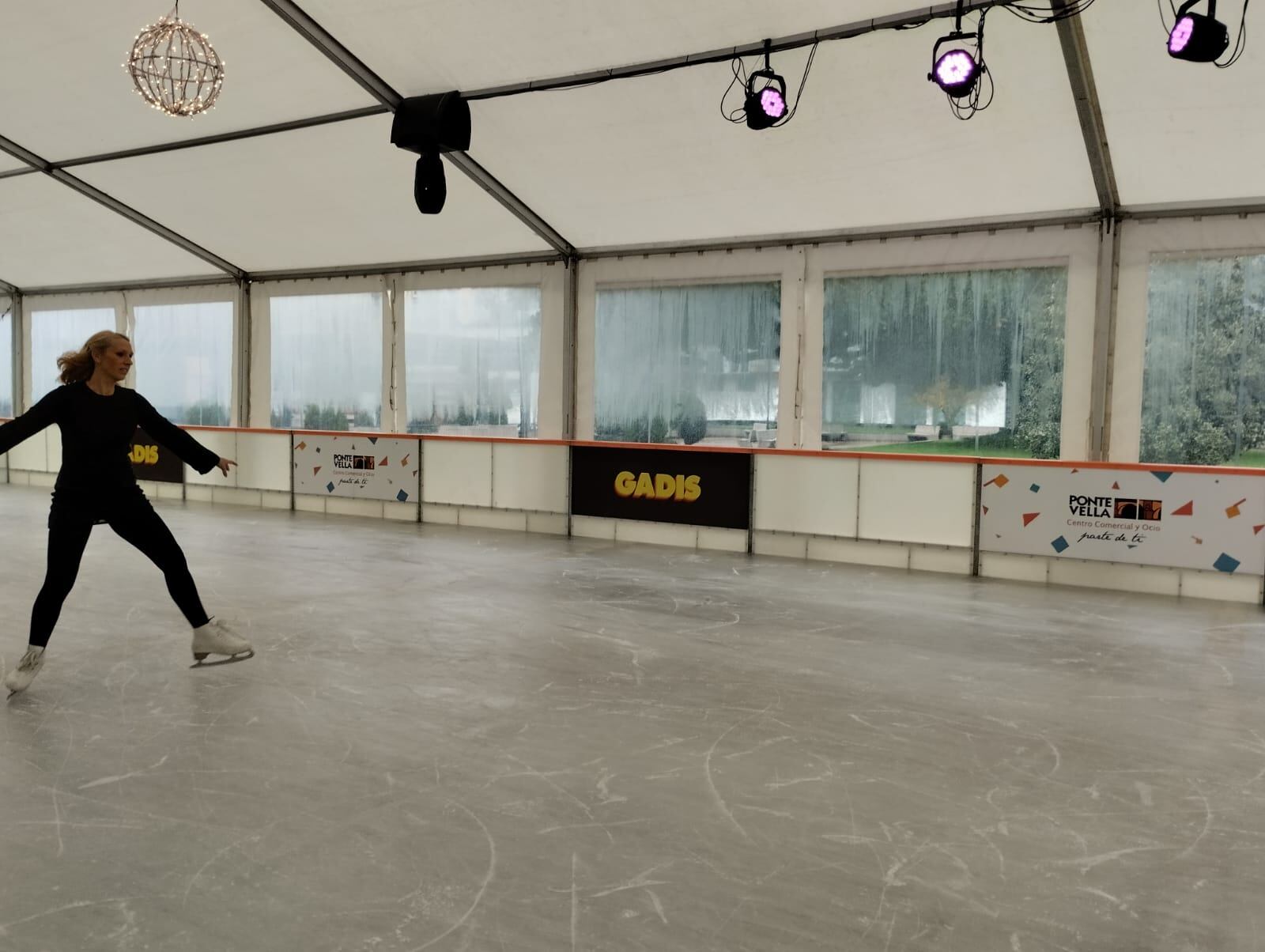 La inauguración estuvo marcada por una exhibición con música navideña protagonizado por Rusé