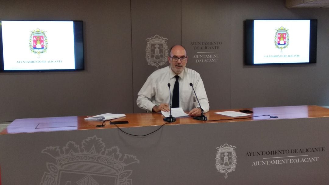 El portavoz adjunto durante una reciente rueda de prensa informando sobre los acuerdos de la Junta de Gobierno Local