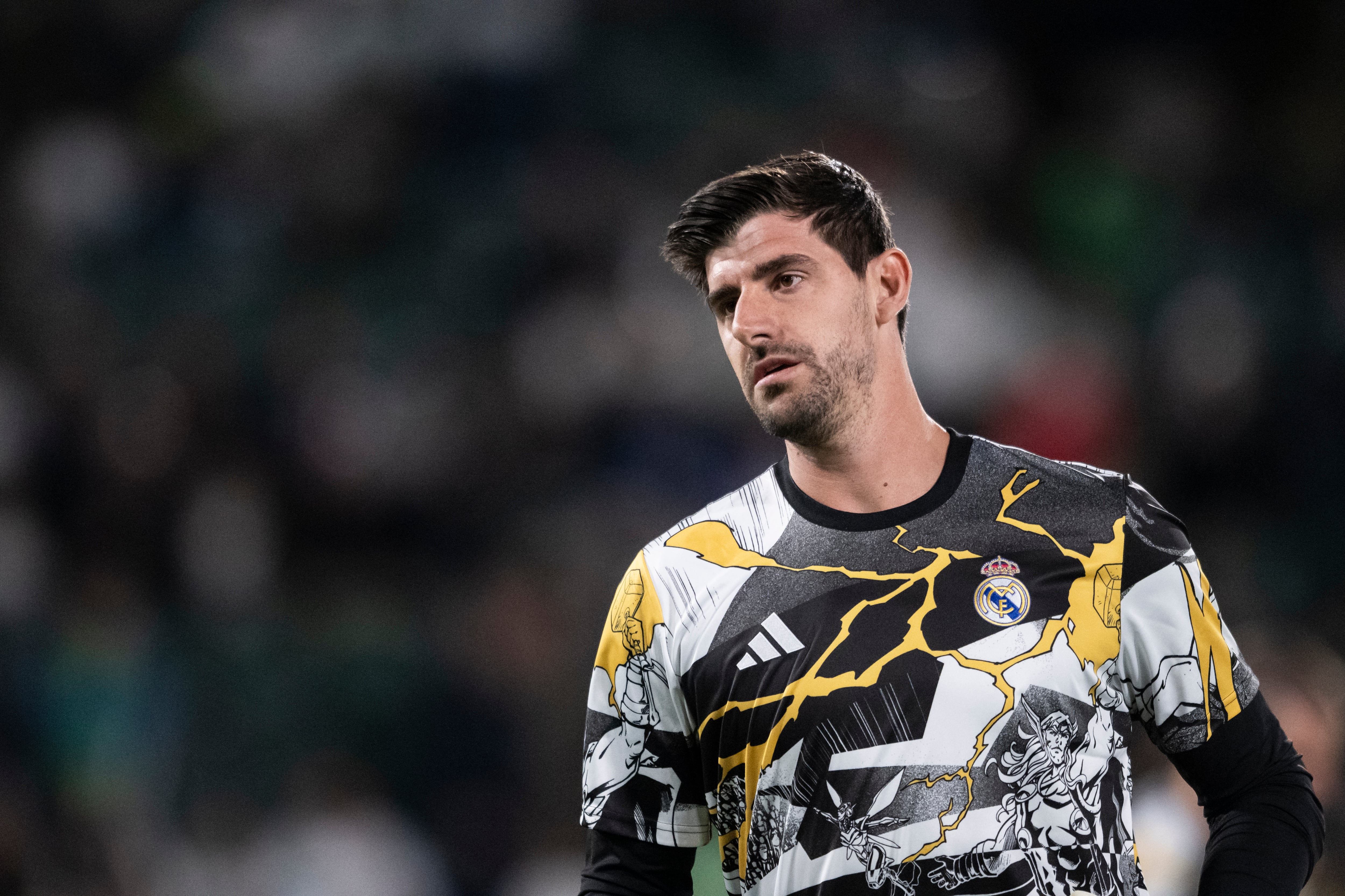 Thibaut Courtois, portero del Real Madrid CF, durante el partido contra el Elche