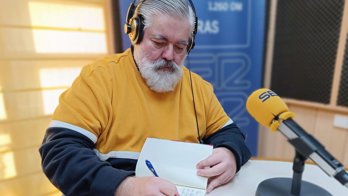 "El coleccionista de teteras", 12 historias humeantes