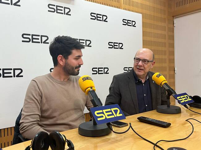 El pregonero de la Semana Santa de Murcia y el presidente de la Cofradía del Santísimo Cristo de la Caridad, Antonio García Romero, participan en Hora Cofrade