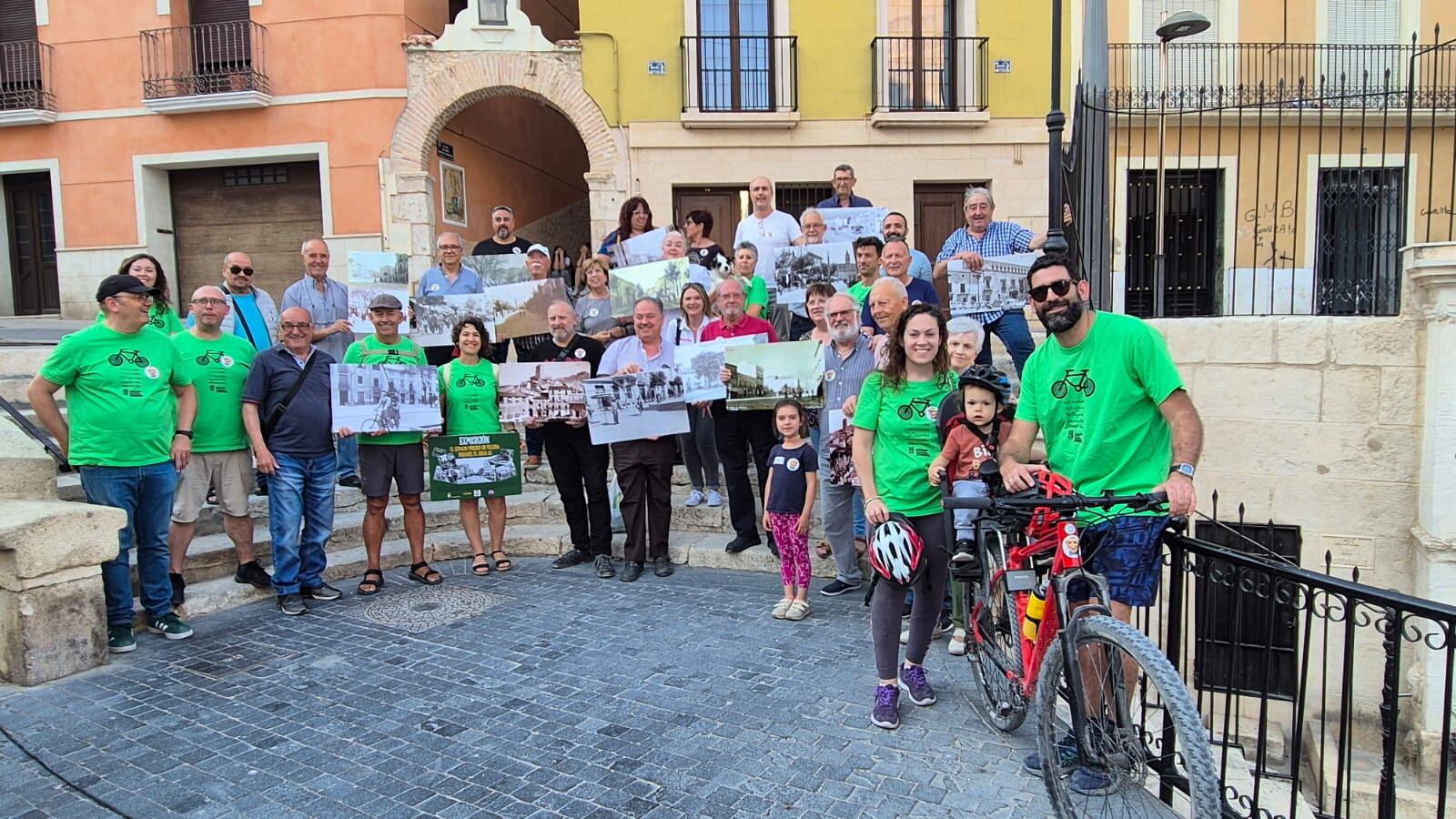 Villena en bici con el Salicornio
