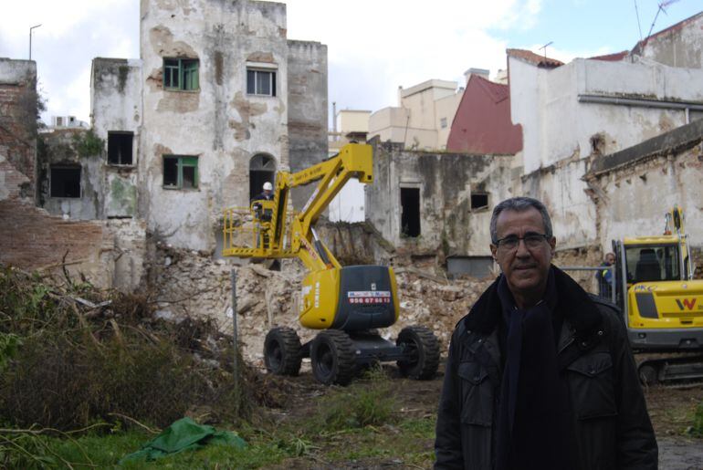 El concejal de urbanismo del Ayuntamiento de Algeciras, Diego González de la Torre, en la demolición de los edificios de Gómez Ortega.