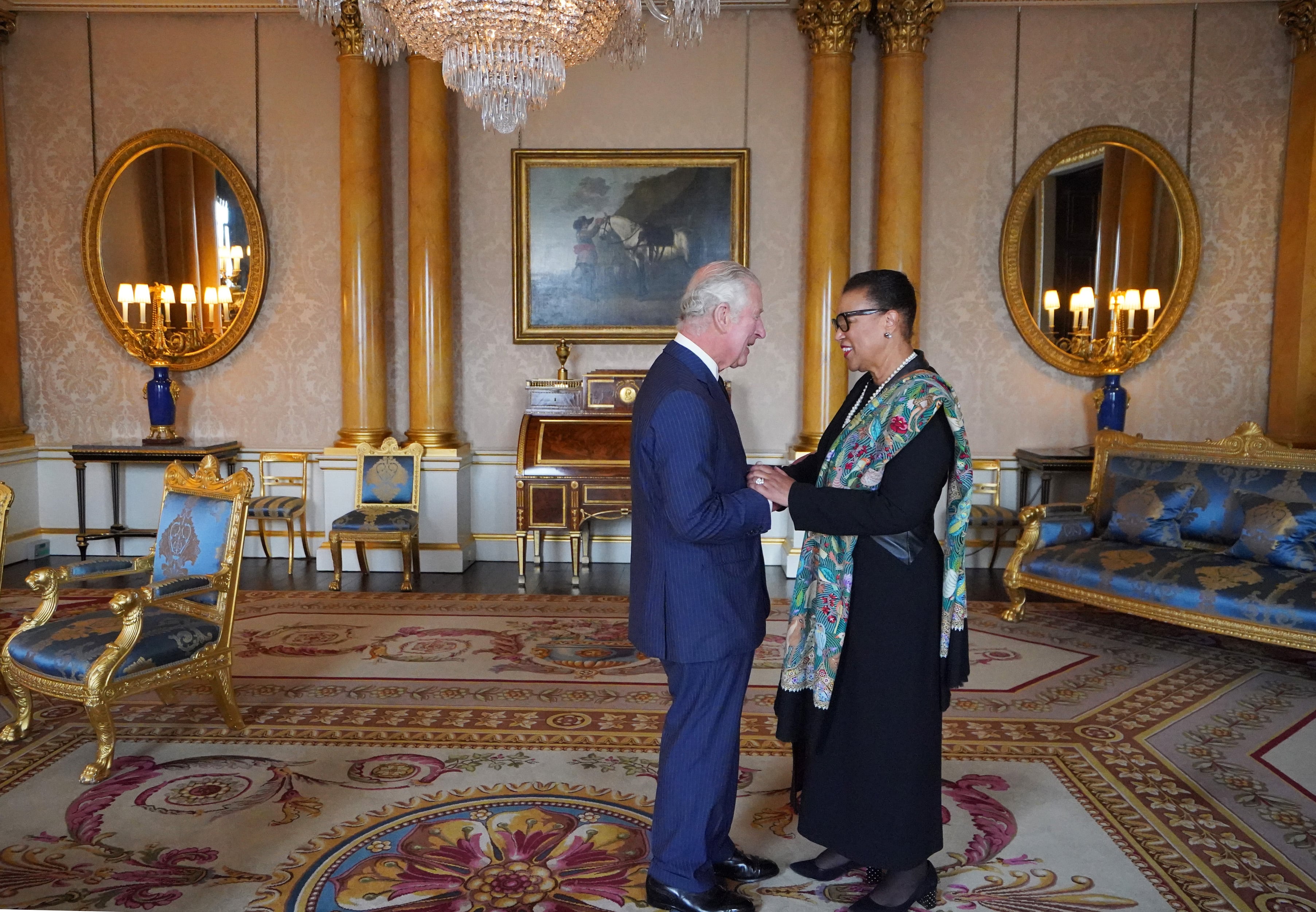 Carlos III recibió en audiencia en el palacio de Buckingham a Patricia Scotland, la secretaria general de la Commonwealth, este domingo