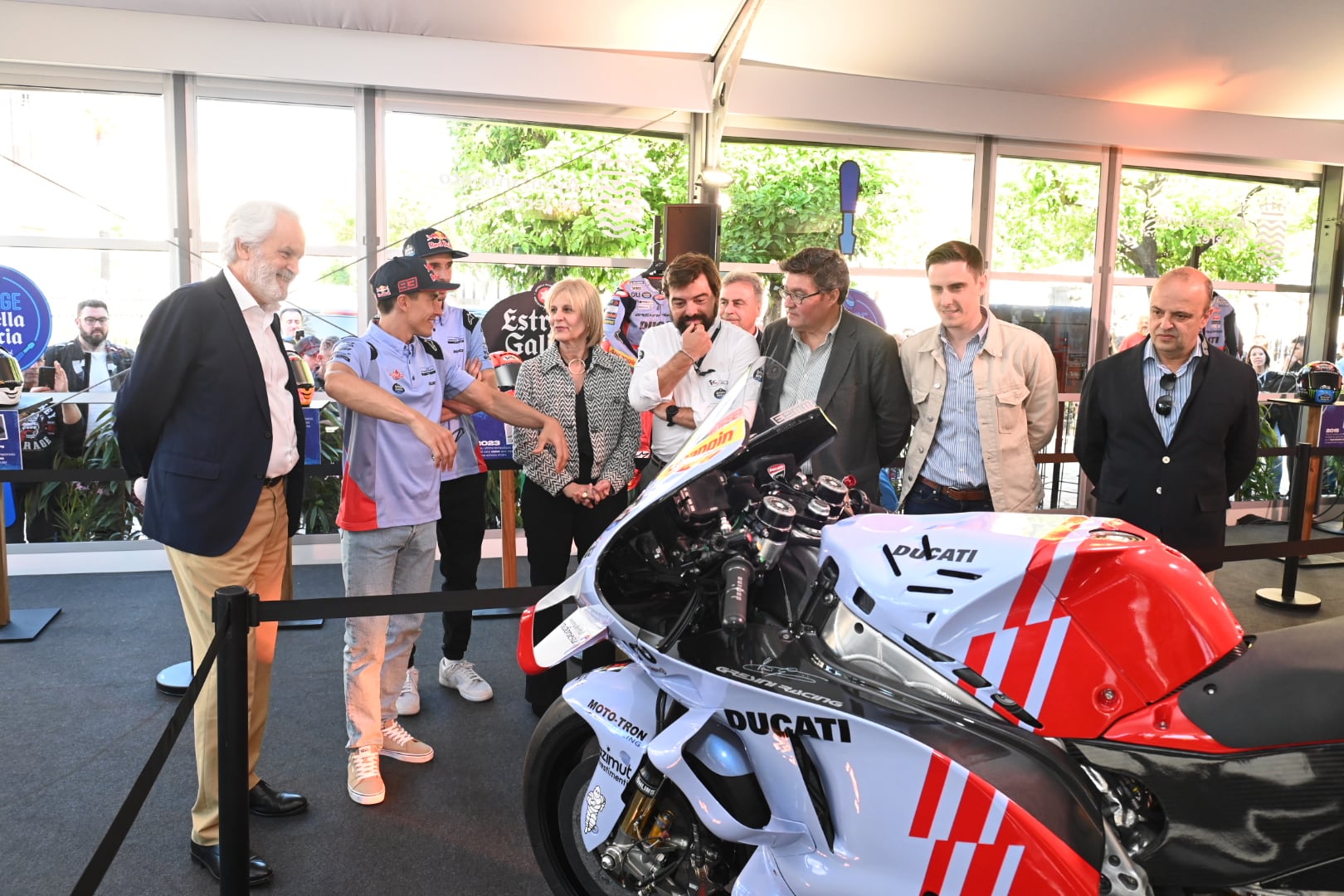 Inaugurada Garage 93 con la presencia de los hermanos Márquez