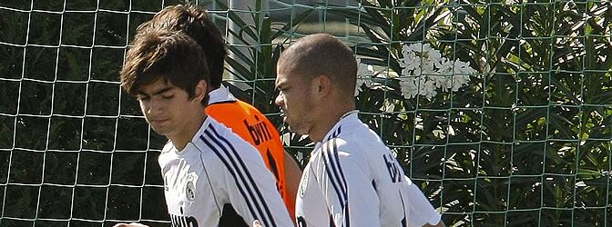 Enzo Zidane, durante el entrenamiento con la primera plantilla del Real Madrid