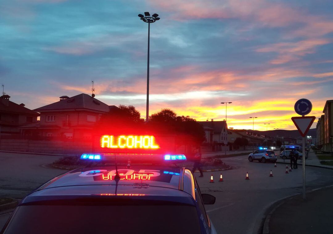 Control establecido por la policía municipal de Ponferrada