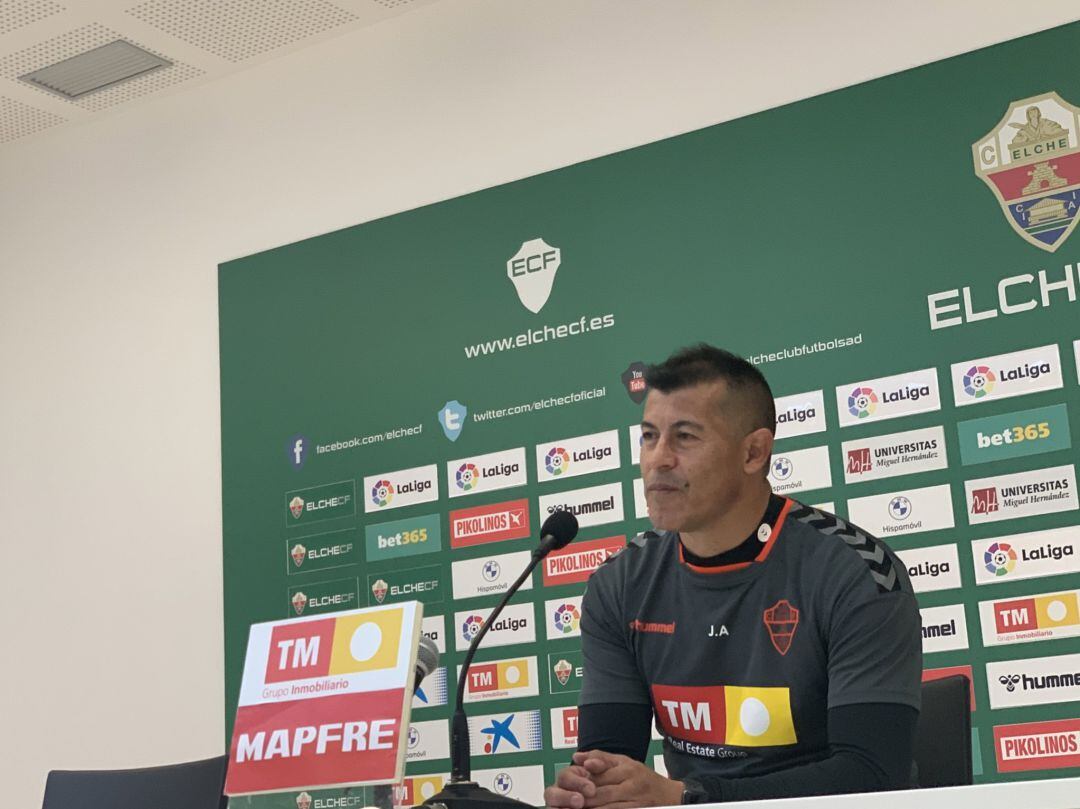 Jorge Almirón en la Sala de Prensa del Elche CF